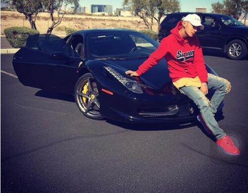 黃子韜大炫豪車豪宅 傳父親資產百億是老總 黃子韜大炫豪車豪宅 傳父親資產百億是老總