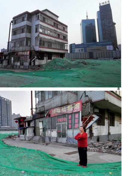 65歲的韓老太太是別人眼中的“釘子戶”，至今仍居住在斷水、斷電的老宅中。她的房產(chǎn)占地面積3分多，建有樓房4層，按照補償標準可以拿到400余萬元補償，但她還是擔心以后的日子沒著落，稱要繼續(xù)堅持下去。在她房子的右后側(cè)，是親賢社區(qū)旗下千禧集團的豪華辦公樓。