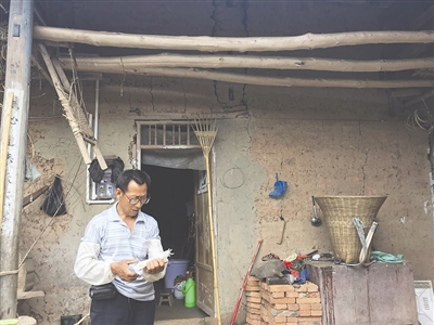 徐某父親說起兒子偷渡的事情，有些難以開口。