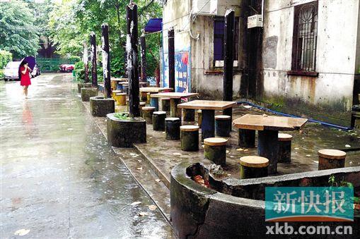 圖為發(fā)現(xiàn)棄嬰的石凳。 新快報(bào)記者 畢志毅/攝