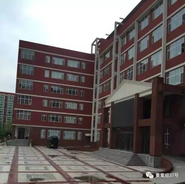 17歲高中男生教室里掐死女同學(xué)，被訴故意殺人和強(qiáng)奸