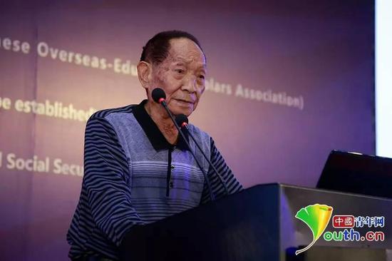 袁隆平院士在第十屆海外高層次人才座談會(huì)暨海外院士青島行“雁棲湖論壇”中發(fā)言。 中國青年網(wǎng)記者 李拓?cái)z