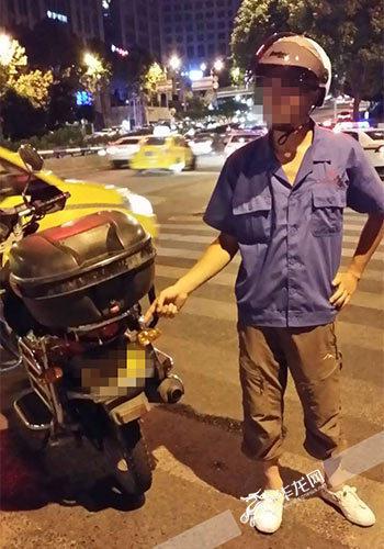 駕駛員主動(dòng)要求進(jìn)行酒精含量測試。警方供圖