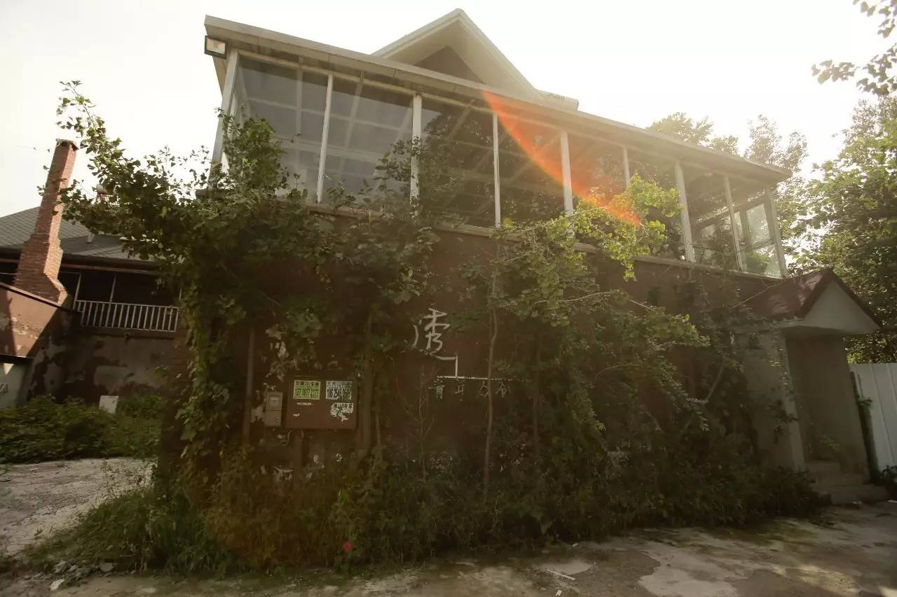 ▲失戀博物館位于北京市通州區(qū)宋莊鎮(zhèn)的一個重創(chuàng)空間內(nèi)，這里是一個藝術(shù)家集聚區(qū)。