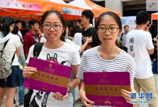 雙胞胎新生董悅爾、董聽(tīng)