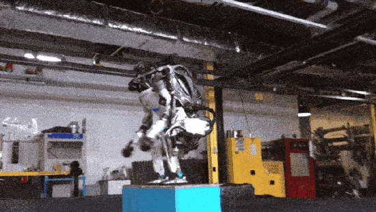 人形機器人阿特拉斯會后空翻了 網(wǎng)友：細思極恐