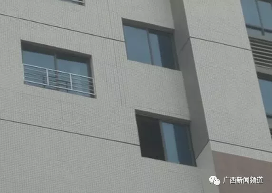 12日上午，經(jīng)過醫(yī)院治療后，女子華某已經(jīng)清醒，并能開口說話。華某對民警說：