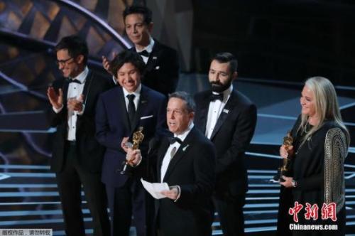 《尋夢環(huán)游記》獲最佳動畫長片。主創(chuàng)說表示《尋夢環(huán)游記》證明了藝術(shù)能跨越種族，傳播到全世界。