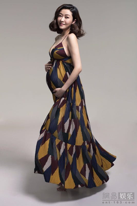 熊黛林秀恩愛大肚照 贊老公貼心:沒嫁錯(cuò)人