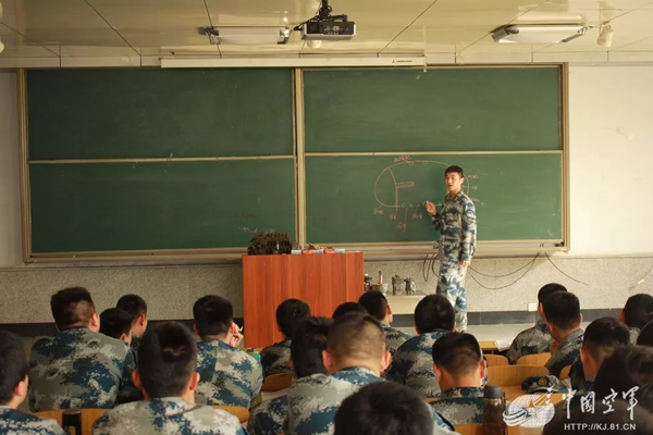 空軍找上藍翔技校聯(lián)合培訓(xùn)：為的就是挖掘機