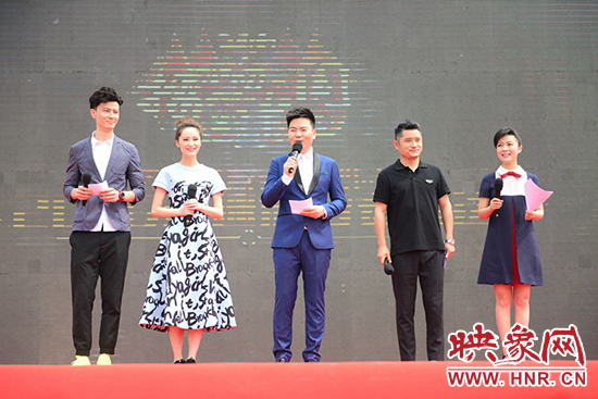 電視臺主持人與電臺主播搭檔主持，讓人耳目一新