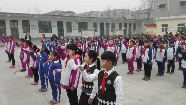 關(guān)愛留守兒童送溫暖，帶去我們冬日的關(guān)愛