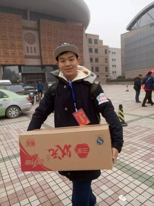 河南電臺(tái)1066主持人小澤，搬送愛(ài)心餃子。