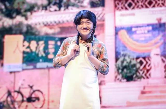 小品《那些年我們錯(cuò)過的一支舞》，主播樂天、張嵩的裝扮你給打幾分？