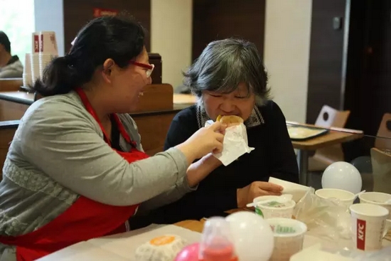 我還未長大，你卻已白了頭發(fā)，我要珍惜和媽媽在一起的每一刻