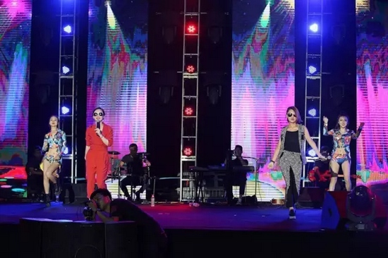 夢茹、怡璐《路燈下的小姑娘》