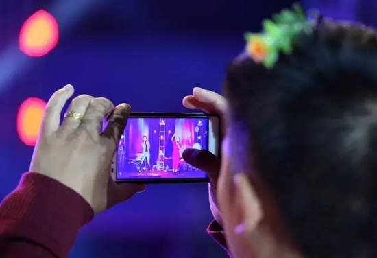 夢茹、怡璐《路燈下的小姑娘》