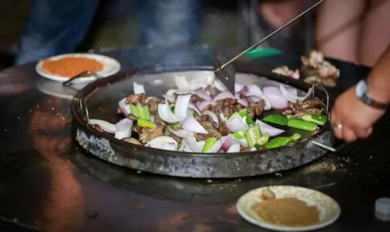 所有菜肉都取自農(nóng)場純天然的食材，吃的又美味又放心！