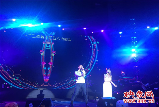 丁當(dāng)現(xiàn)場分享了她的代表曲目，《猜不透》全場大合唱，歌手嚴爵充分展現(xiàn)創(chuàng)作型歌手的特點。