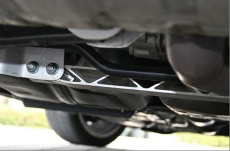 雨后汽車保養(yǎng)重要,別忘清潔汽車底盤 雨后汽車保養(yǎng)重要,別忘清潔汽車底盤