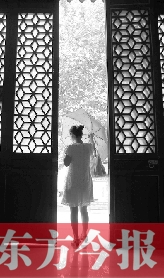 前日，鄭州市碧沙崗地下公共納涼點(diǎn)的入口