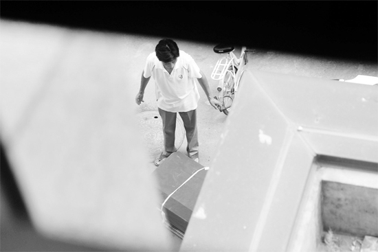 鄭州一常年患病男子昨從12樓跳下 鄭州一常年患病男子昨從12樓跳下