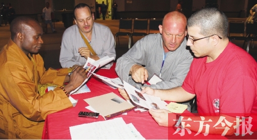 研討會(huì)現(xiàn)場(chǎng)，少林洋弟子熱議東方今報(bào)報(bào)道《大爭之寺》