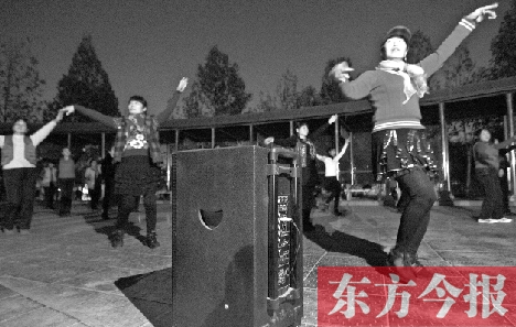 做到既讓跳舞的人有地方，又不影響他人休息，這才是化解矛盾的根本出路