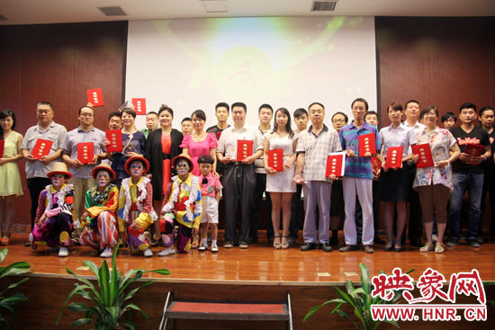 經(jīng)過(guò)網(wǎng)絡(luò)投票和專家評(píng)審，最終農(nóng)民兄弟樂(lè)隊(duì)的歌曲《中國(guó)夢(mèng)》、動(dòng)畫(huà)片《紅孩兒與大學(xué)院》以及《中原福塔兒童