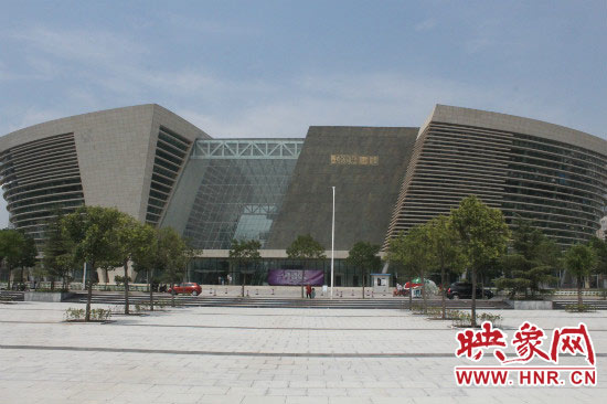 鄭州市圖書(shū)館新館8號(hào)試運(yùn)營(yíng) 鄭州市圖書(shū)館新館8號(hào)試運(yùn)營(yíng)