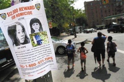 2013年7月23日，貼在紐約街頭的征詢線索傳單，這天是“希望寶寶”被發(fā)現遇害的日子，每年這天警方都