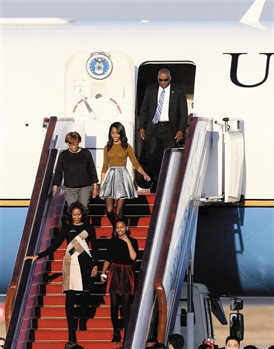 昨日下午5時30分，美國第一夫人米歇爾走出專機艙門，抵京開始訪華。與其一同來訪的家庭成員還有她的母親