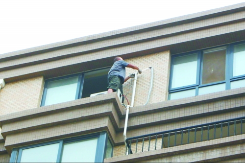 三門峽興起安裝空調(diào)收取高空作業(yè)費 收費標準混亂