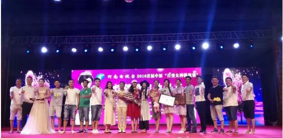 大賽總導(dǎo)演王軍嶺先生親臨現(xiàn)場，為報名點指導(dǎo)工作