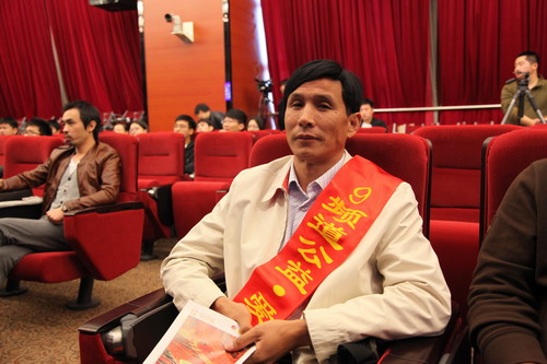 河南平頂山魯山縣電視臺的記者張朝岑受聘9頻道公益·愛心形象大使。