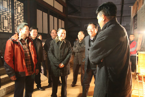 省委常委、常務(wù)副省長(zhǎng)李克視察慰問