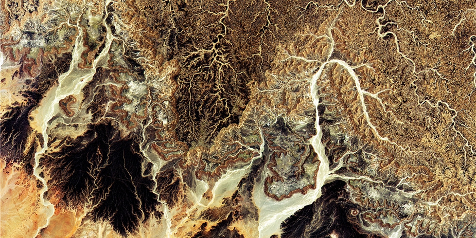 撒哈拉沙漠 炎熱缺水景象獨特 撒哈拉沙漠 炎熱缺水景象獨特