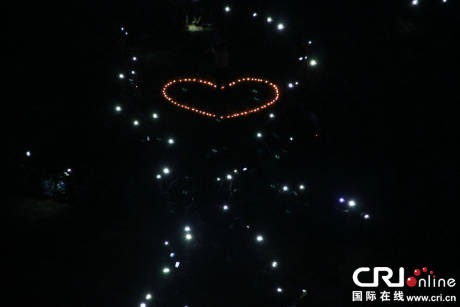 長(zhǎng)春近千人湊成巨大愛(ài)心向女同學(xué)求愛(ài) 長(zhǎng)春近千人湊成巨大愛(ài)心向女同學(xué)求愛(ài)