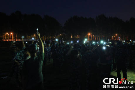 長(zhǎng)春近千人湊成巨大愛(ài)心向女同學(xué)求愛(ài) 長(zhǎng)春近千人湊成巨大愛(ài)心向女同學(xué)求愛(ài)