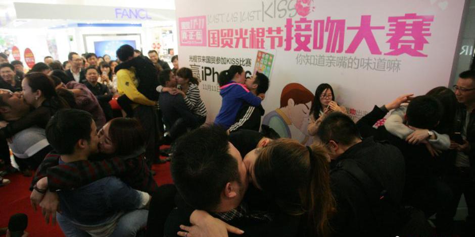 商家光棍節(jié)辦接吻大賽 冠軍獲iphone6 商家光棍節(jié)辦接吻大賽 冠軍獲iphone6