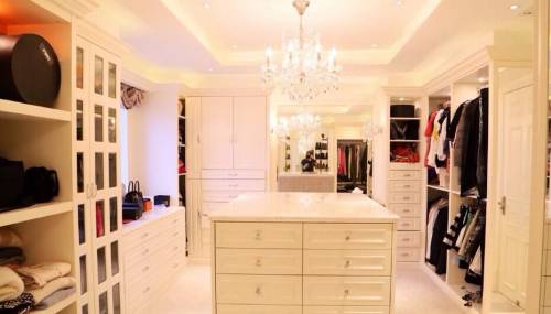 王婧奢華衣櫥遭曝光 名牌鞋四五百雙 王婧奢華衣櫥遭曝光 名牌鞋四五百雙