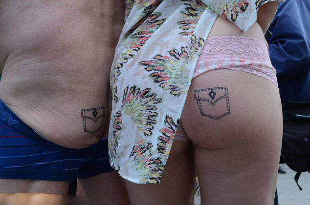 舊金山30人裸體騎車 抗議石油依賴 舊金山30人裸體騎車 抗議石油依賴