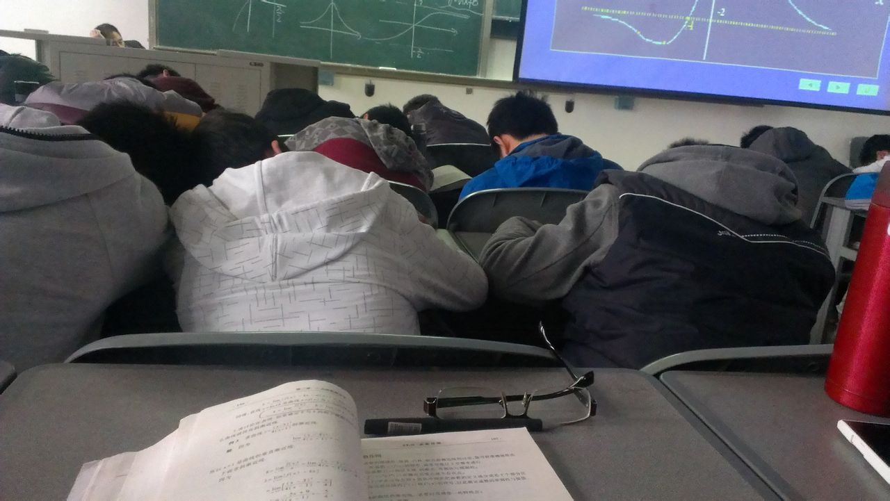大學(xué)校園現(xiàn) 大學(xué)校園現(xiàn)