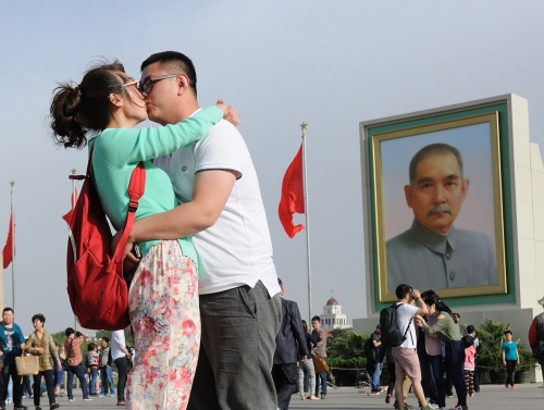 孫中山巨幅畫像亮相天安門廣場 孫中山巨幅畫像亮相天安門廣場