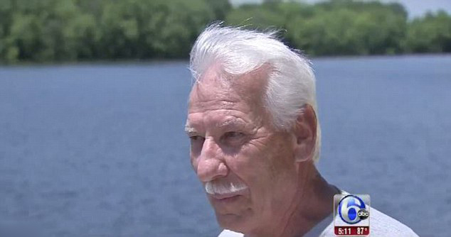 美男子湖中釣到食人魚 偏愛(ài)吃男性睪丸 美男子湖中釣到食人魚 偏愛(ài)吃男性睪丸