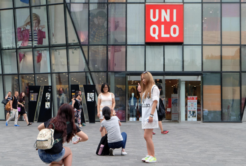 北京市民三里屯優(yōu)衣庫扎堆拍照 北京市民三里屯優(yōu)衣庫扎堆拍照