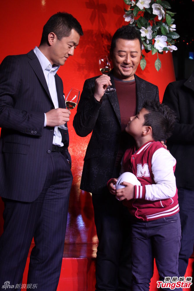 李亞鵬、郭濤父子相活動