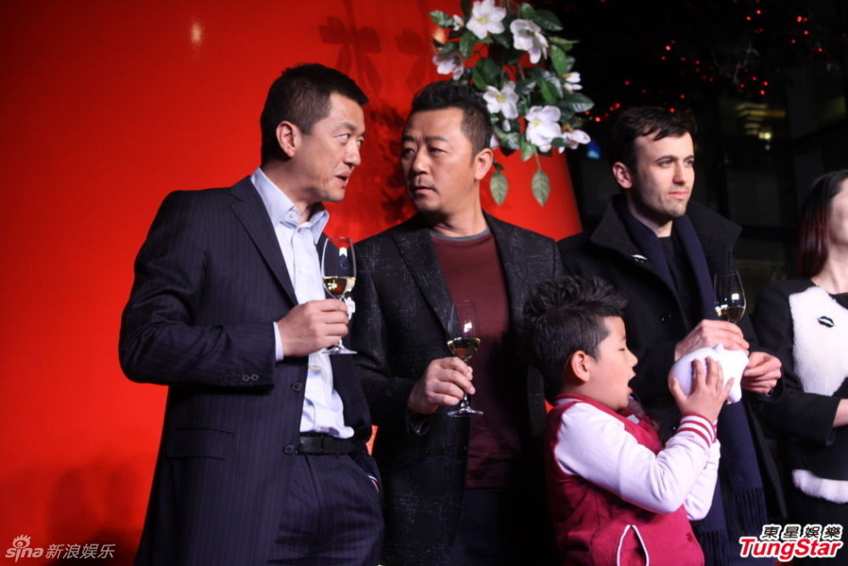 李亞鵬、郭濤父子相活動