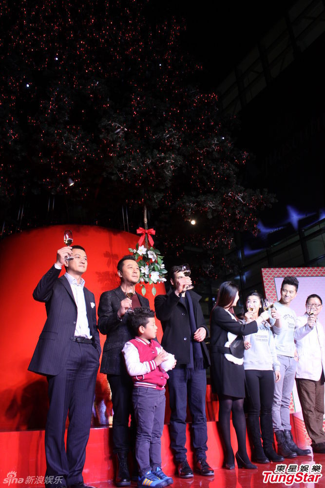 李亞鵬、郭濤父子相活動