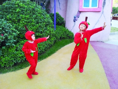 親子MV：《小蘋(píng)果》MV拍攝劇照